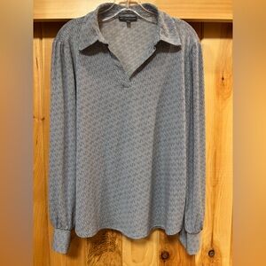 Adrianna Papell brand blouse blue and white geometric chain print pattern large